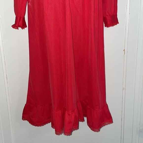Vtg 60s/70s red long nylon little girl nightgown with long sleeves & red lace - Picture 3 of 8